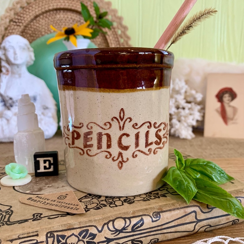 Vintage Pencils Holder 🐻